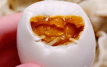 腌制“富到流油”的咸鸭蛋（一年四季都可以自制的方子）