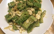 苦瓜炒咸鸭蛋（继续素一波）