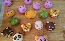 果蔬汁黑芝麻花生流沙汤圆