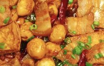 红烧五花肉豆腐鹌鹑蛋