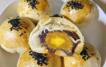 咸鸭蛋红豆沙蛋黄酥