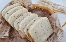 鹰嘴豆粉三色 藜麦土司