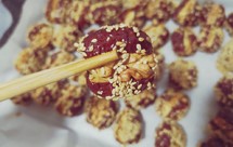 蜂蜜芝麻枣核桃