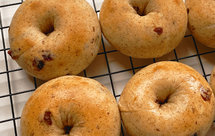 全麦蔓越莓贝果