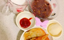 葱花煎饼+五谷杂粮粥+牛奶+梨