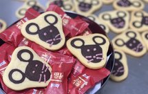 红红火火过大年 属你最红 小老鼠新年立体大饼干 杏仁粉 快手制作方法