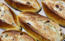 蒜香小法棍&葡萄干餐包