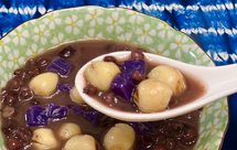 紫薯圆莲子红豆汤