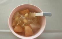 冰糖炖雪耳雪梨白果