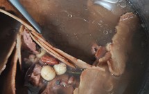 土茯苓薏米芡实赤小豆花豆煲隔山肉