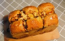 纯手揉红糖葡萄干吐司（中种法-附切面好看的整形方法）