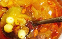 雪燕银耳百合莲子羹（养生壶搞定）