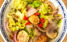 鲜鲜哒蚌肉蔬菜汤米线