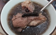 黑豆熟地猪骨汤