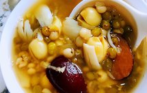 百合莲子薏米绿豆沙糖水