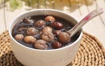 补肾乌发《黑豆桂圆莲子红枣汤》秋冬滋润糖水