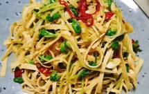 凉拌豆腐皮黑豆苗