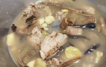 蘑菇白果炖排骨汤