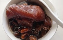 黑豆炖猪蹄