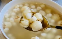 冰糖莲子鸡头米