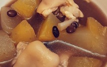 【 雪莲果黑豆猪脚汤】