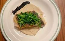 香煎白身鱼佐白芸豆泥配巴萨米克醋酱汁-片冈護