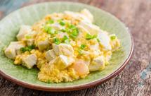 【咸蛋黄虾仁豆腐】豆腐加了它,吃出喷香的蟹黄味!