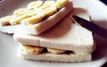 香蕉榛子酱三明治