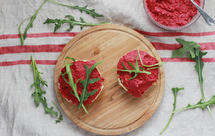 甜菜根鹰嘴豆泥