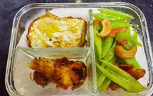 西芹腰果烤鸡腿荷包蛋