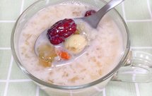 桃胶银耳莲子牛奶羹