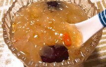 桃胶皂角米雪燕银耳汤