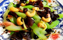 快手营养家常菜-芹菜腰果炒木耳