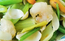 西芹虾仁腰果炒百合