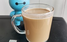 红茶榛果味拿铁咖啡