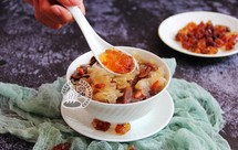 桃胶银耳大枣羹