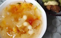 養顏又美容的桃胶皂角米雪燕银耳羹