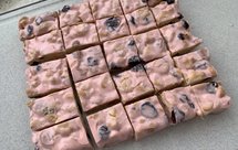 草莓腰果雪花酥