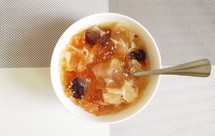 桃胶银耳红枣羹