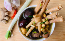 香菇鹰嘴豆炖鸡爪