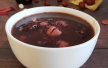 补血养生粥——《黑米莲子粥》