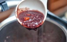 小美莲米百合红枣枸杞紫米粥