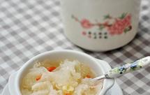 冰糖银耳莲子百合羹