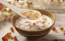 桃胶莲子百合红枣奶