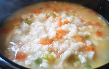 芋头鲜虾芡实煲