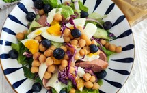 黑椒肉肠鸡蛋鹰嘴豆沙拉