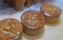 海苔腰果咸蛋黄月饼