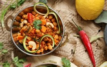鹰嘴豆玛萨拉咖喱配夏南瓜面条chickpea channa masala