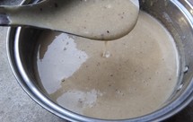 莲子芡实薏苡仁皂角米豆浆，加入皂角米打浆，口感超好，应该叫糊，像小时候吃的芝麻糊。