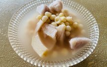 莲藕芋头鸡头米糖水